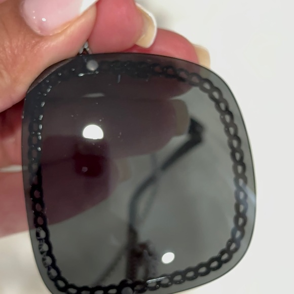 CHANEL 🖤
Interlocking CC Logo Square Sunglasses 🕶️ - Picture 11 of 12